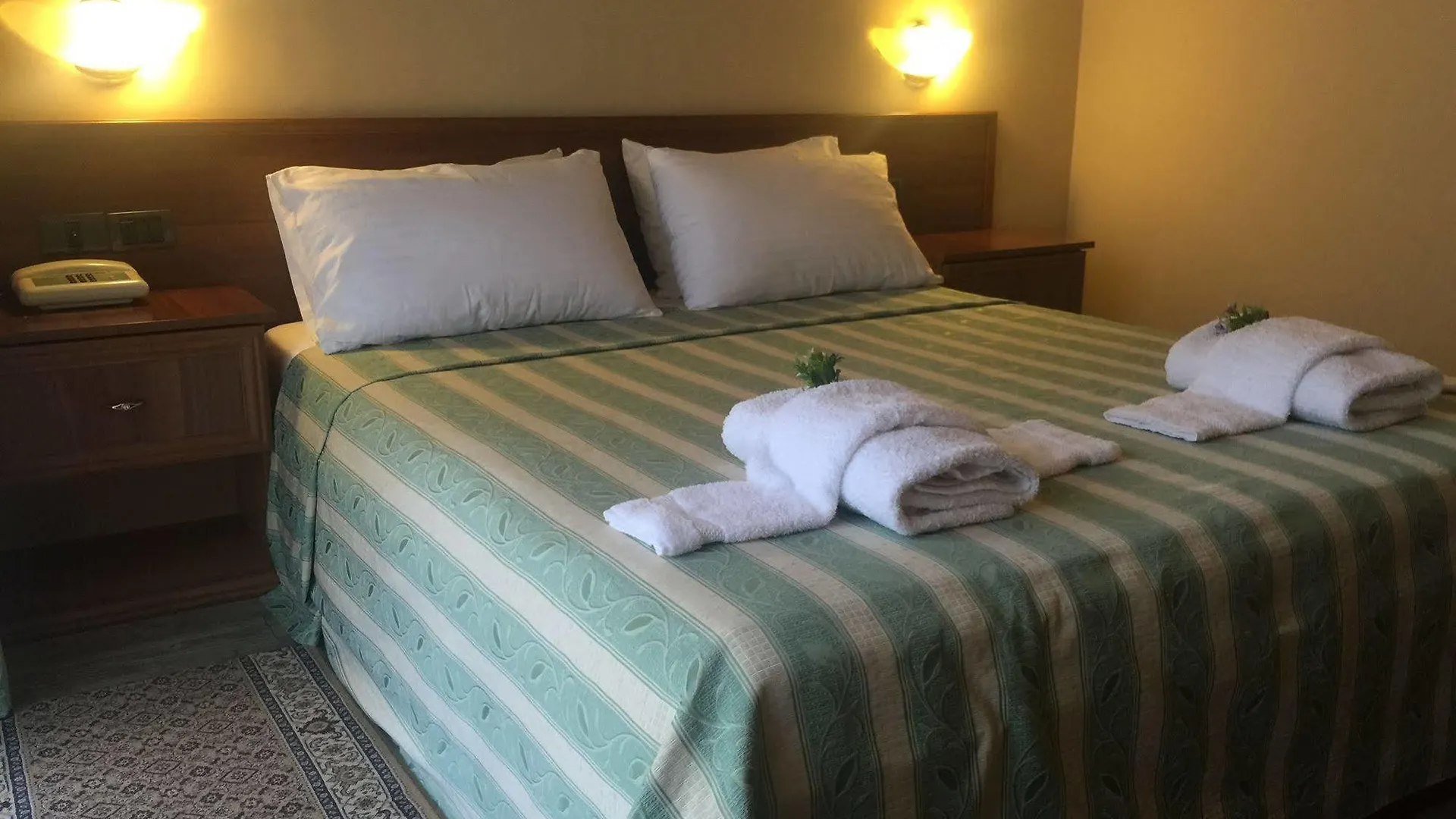 Broadway Hotel Tirana 4*,  Albanien
