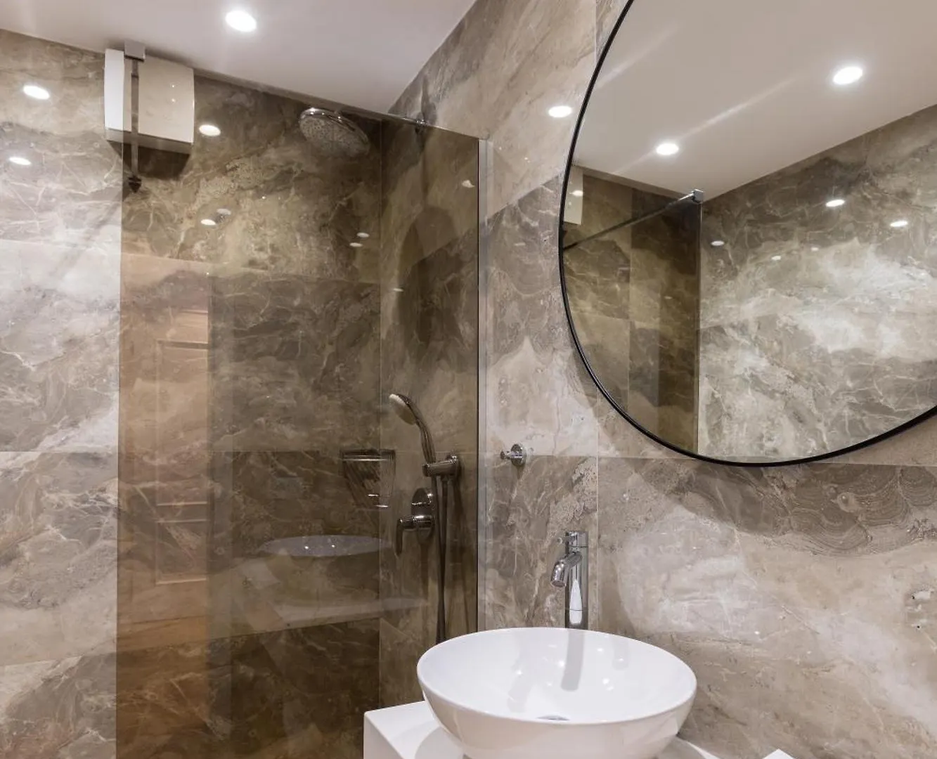 Broadway Hotel Tirana Albánia