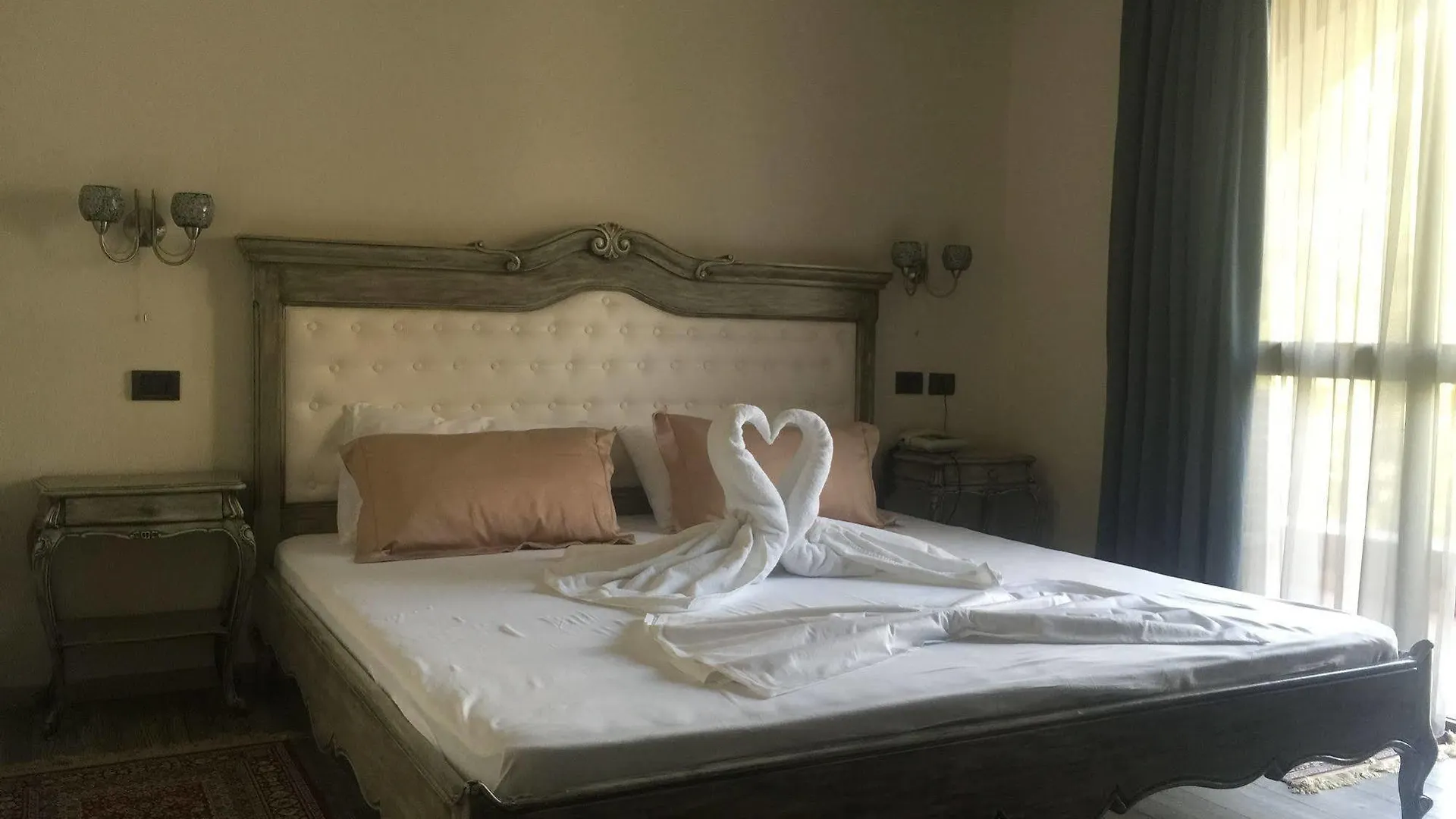 Broadway Hotel Tirana 4*,